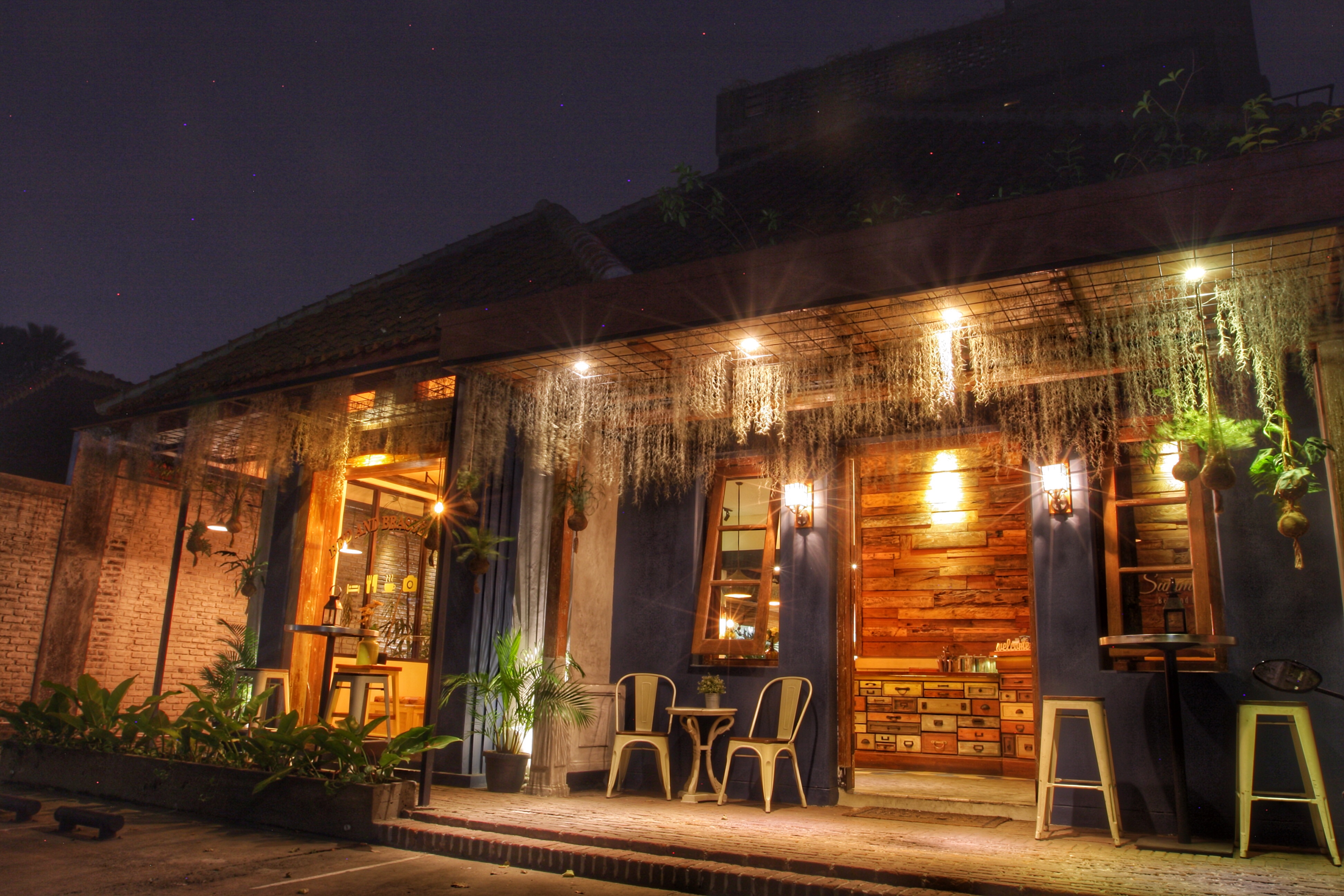 Fasad Summerbird Bandung, dekat Stasiun Bandung dan feeder Whoosh Padalarang